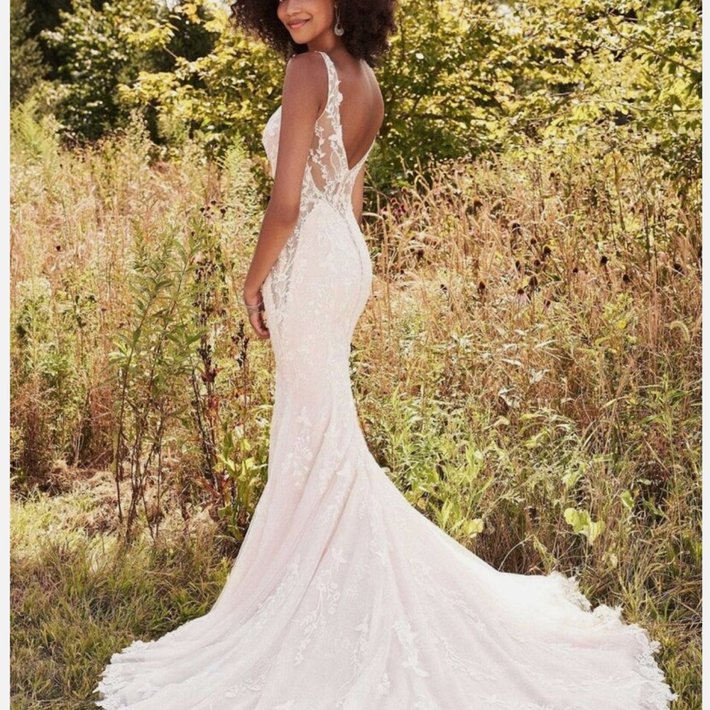 NWT never altered Elegant Cream Lace Wedding Dress